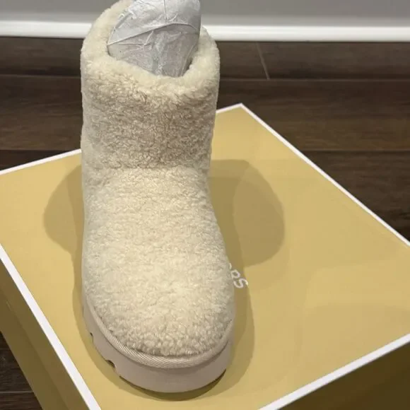 Michael Kors Winnie Bootie Tan Faux Curly Shearing Boot $175 New In Box Size 7 - Picture 5 of 8